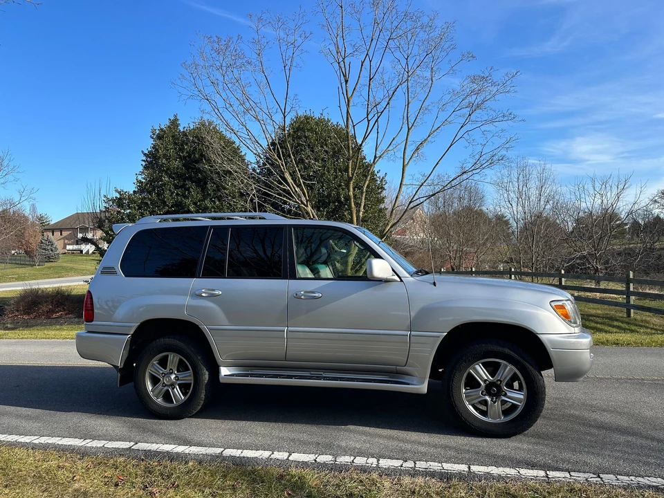 2006 Lexus LX 2nd Gen - Image 15 of 31