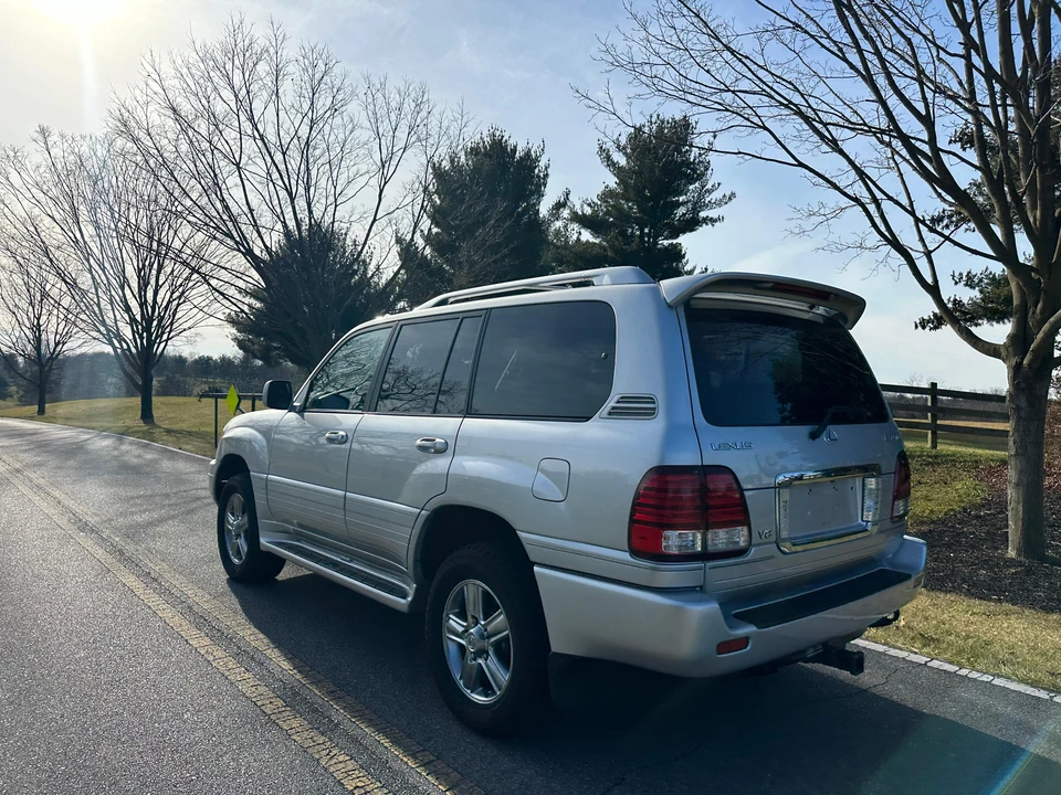 2006 Lexus LX 2nd Gen - Image 10 of 31