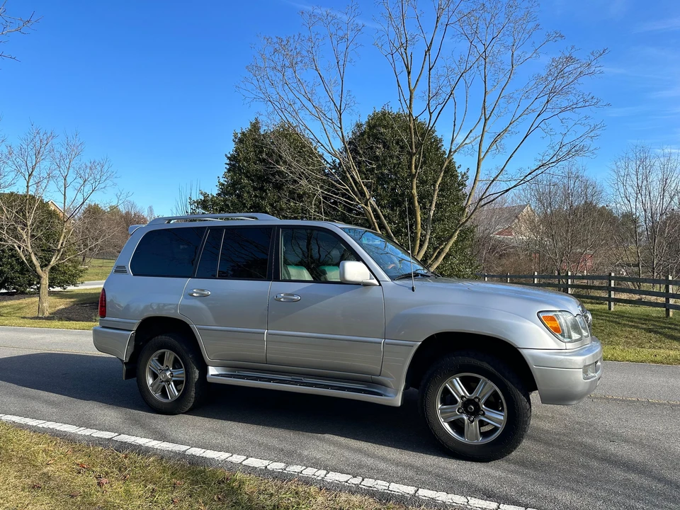 2006 Lexus LX 2nd Gen - Image 17 of 31