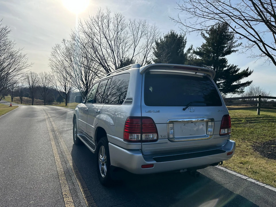 2006 Lexus LX 2nd Gen - Image 11 of 31