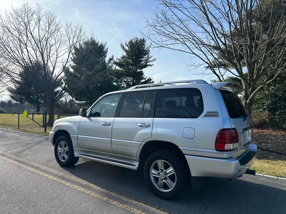 2006 Lexus LX 2nd Gen - Image 9 of 31