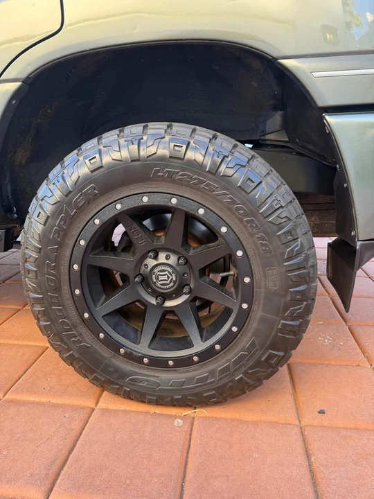 2006 Lexus LX 2nd Gen - Image 12 of 14