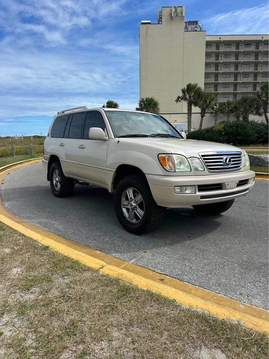 2006 Lexus LX 2nd Gen - Image 5 of 8