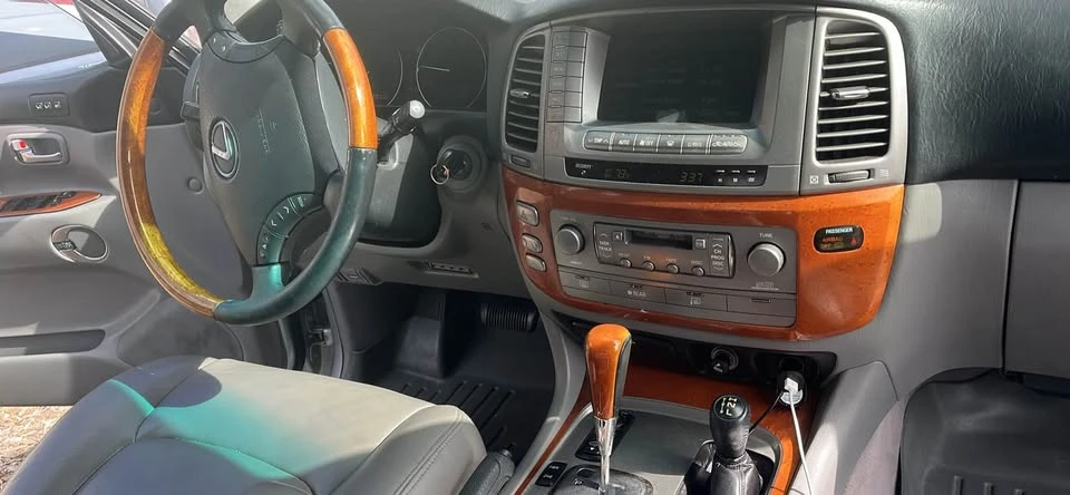 2006 Lexus LX 2nd Gen - Image 6 of 11
