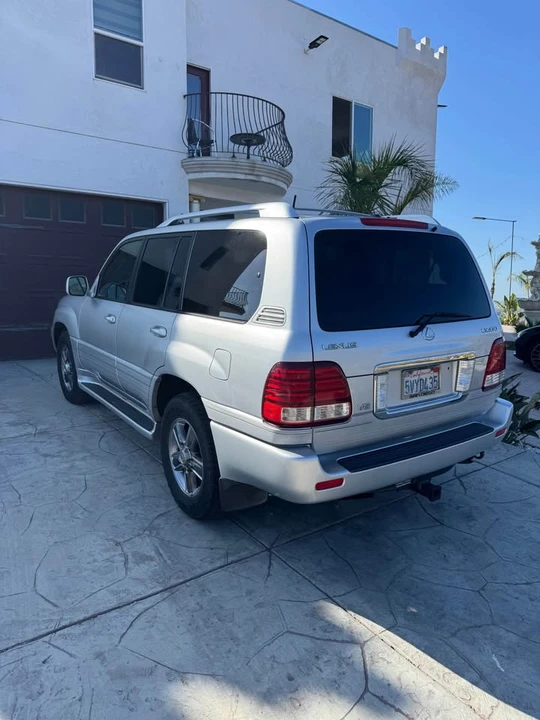 2006 Lexus LX 2nd Gen - Image 4 of 9