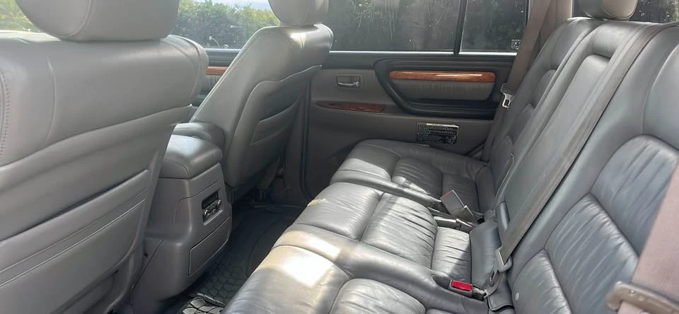 2006 Lexus LX 2nd Gen - Image 10 of 11