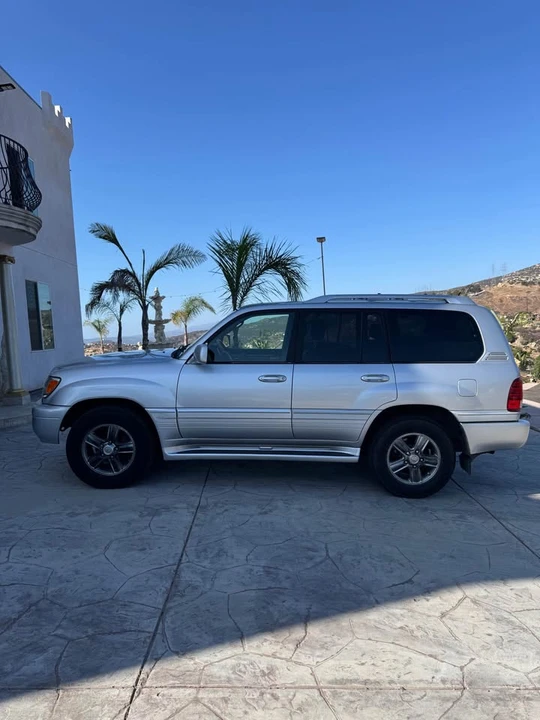 2006 Lexus LX 2nd Gen - Image 6 of 9