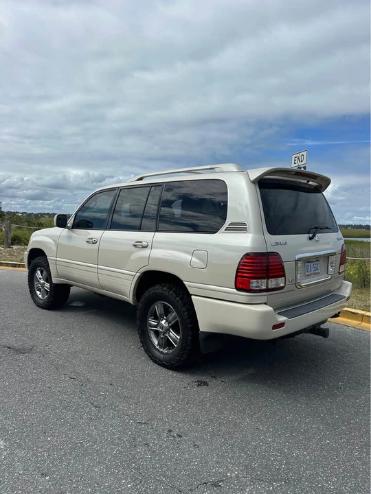 2006 Lexus LX 2nd Gen - Image 3 of 8