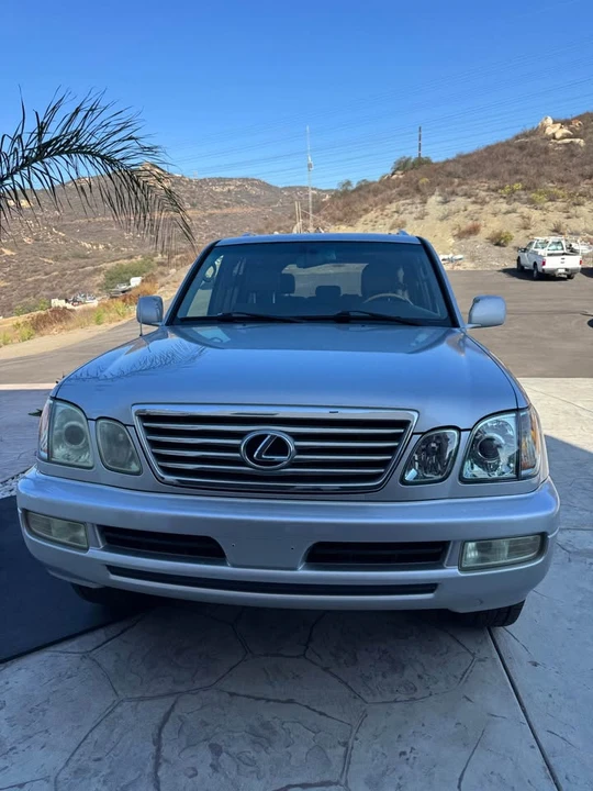 2006 Lexus LX 2nd Gen - Image 2 of 9