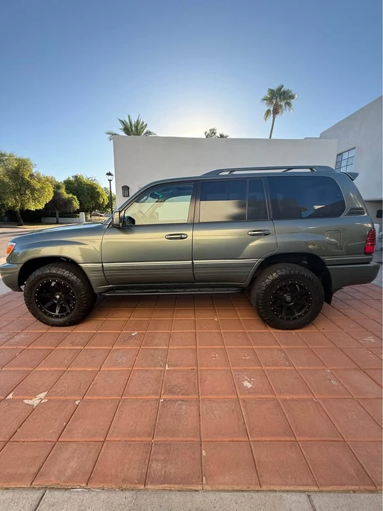 2006 Lexus LX 2nd Gen - Image 4 of 14