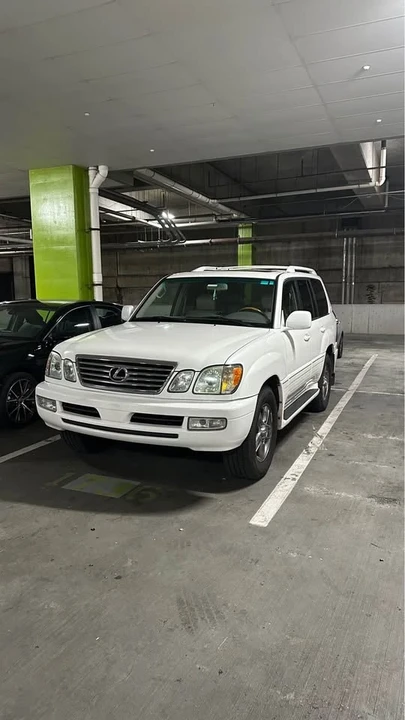 2006 Lexus LX 2nd Gen - Image 2 of 8