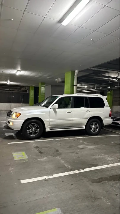 2006 Lexus LX 2nd Gen - Image 4 of 8