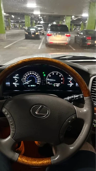 2006 Lexus LX 2nd Gen - Image 5 of 8