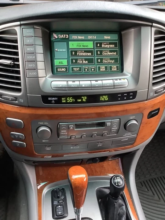 2006 Lexus LX 2nd Gen - Image 10 of 19
