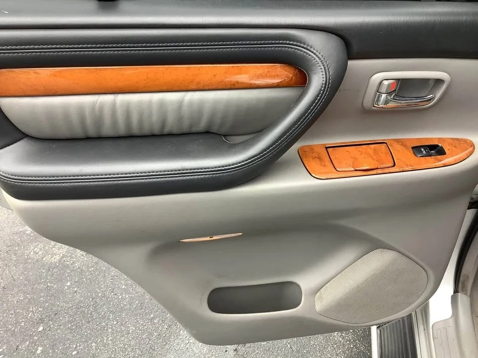 2006 Lexus LX 2nd Gen - Image 15 of 19