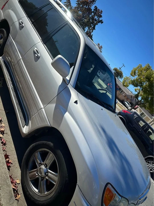2006 Lexus LX 2nd Gen - Image 2 of 7