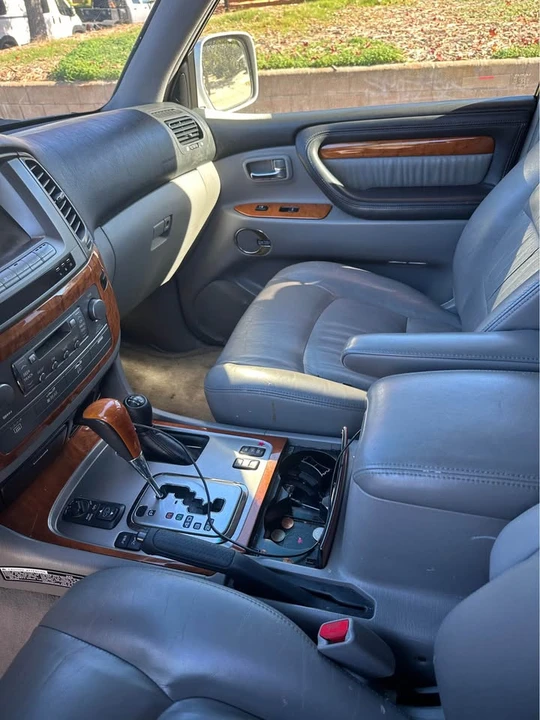 2006 Lexus LX 2nd Gen - Image 6 of 7