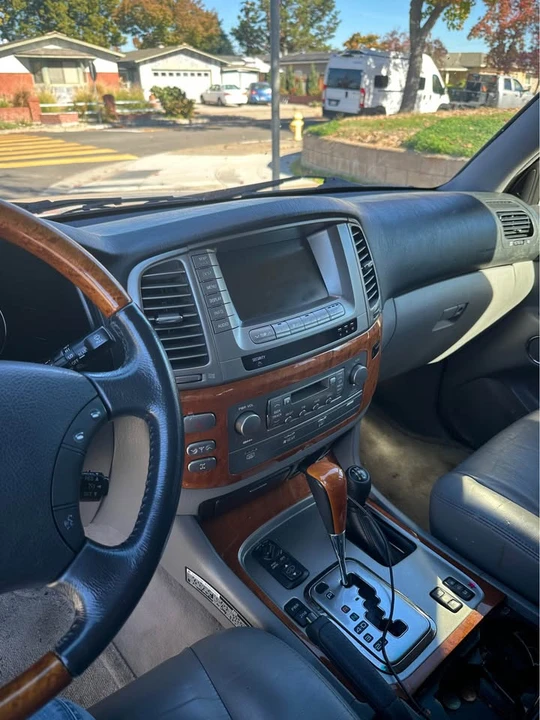2006 Lexus LX 2nd Gen - Image 4 of 7