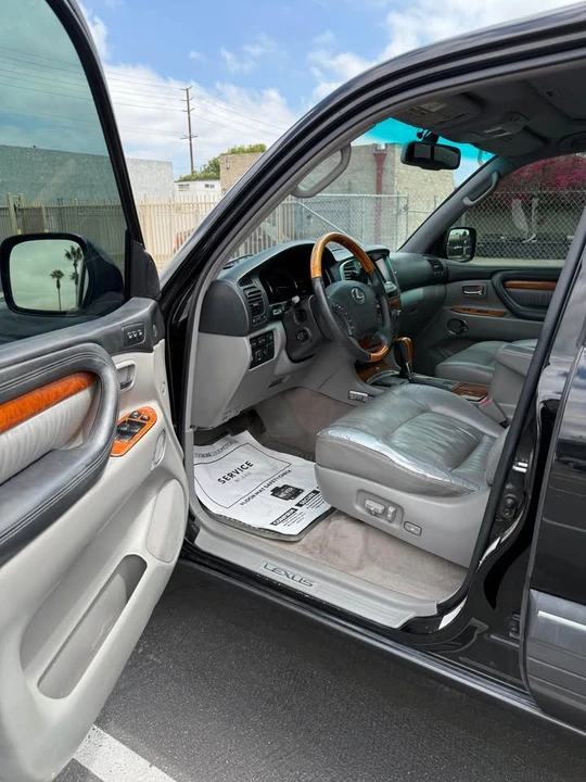 2006 Lexus LX 2nd Gen - Image 11 of 16