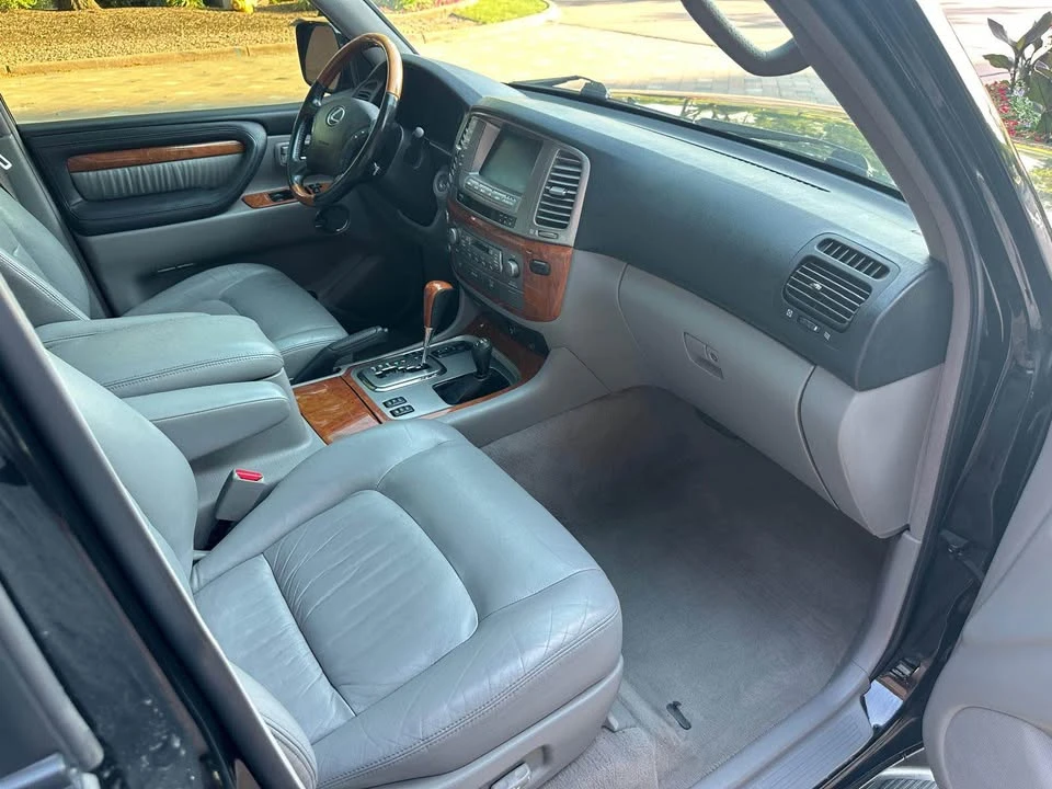 2006 Lexus LX 2nd Gen - Image 16 of 18