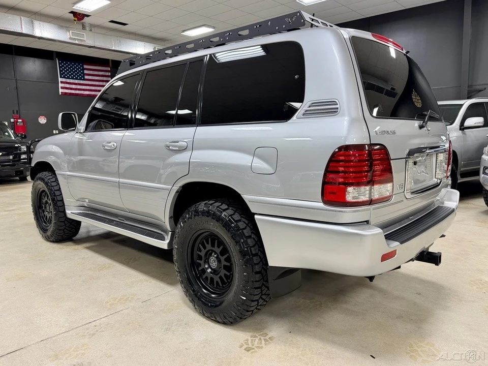 2006 Lexus LX 2nd Gen - Image 10 of 12