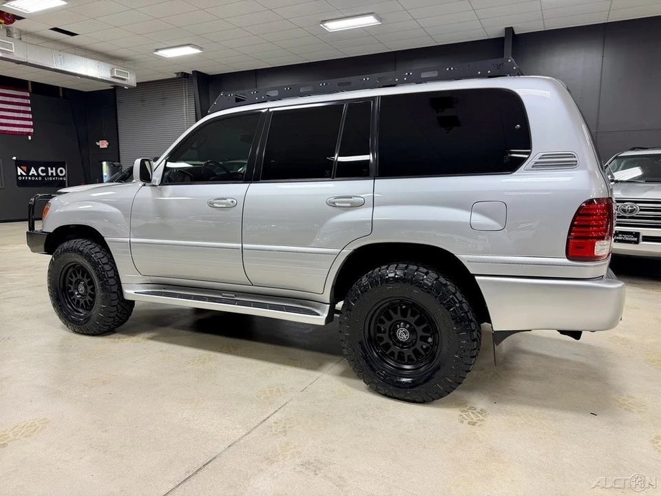 2006 Lexus LX 2nd Gen - Image 11 of 12