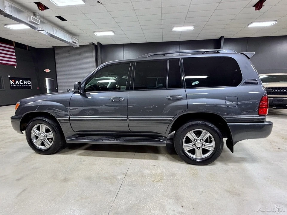 2006 Lexus LX 2nd Gen - Image 10 of 12