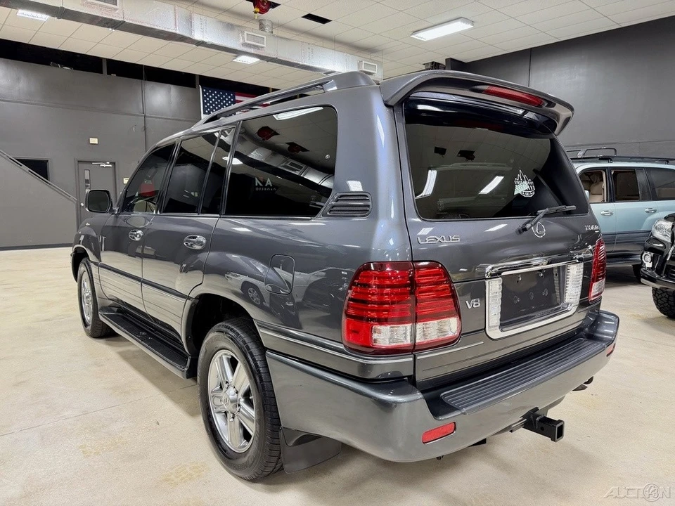 2006 Lexus LX 2nd Gen - Image 9 of 12