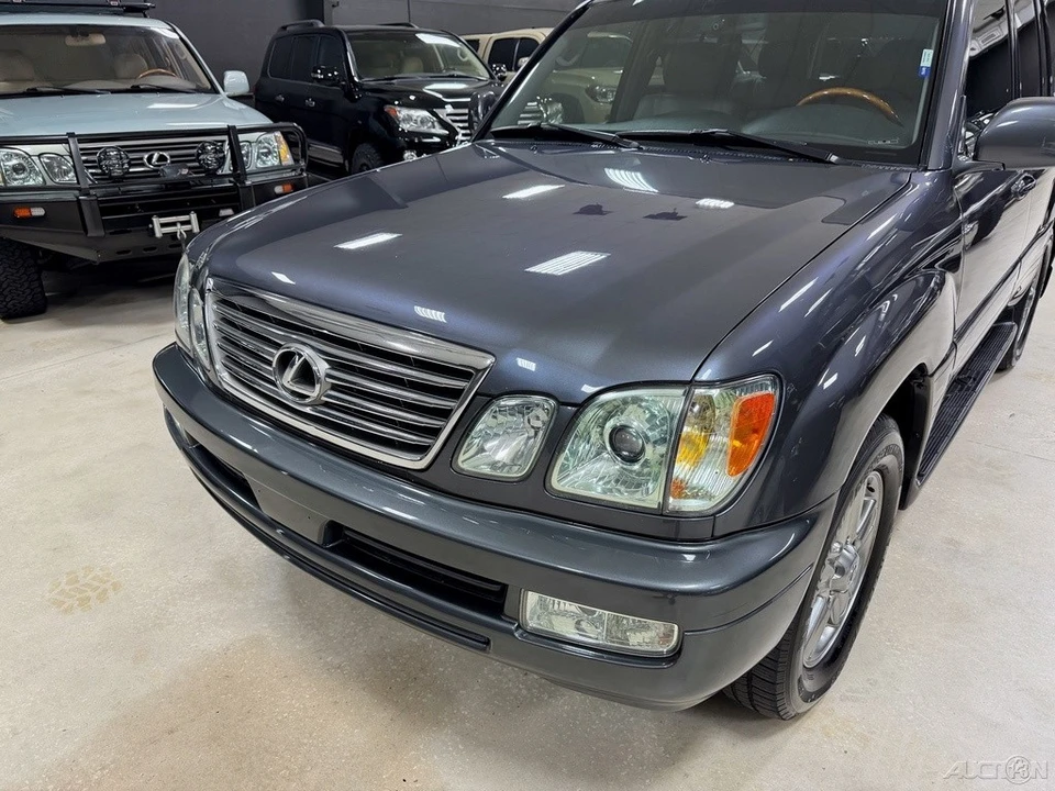 2006 Lexus LX 2nd Gen - Image 3 of 12