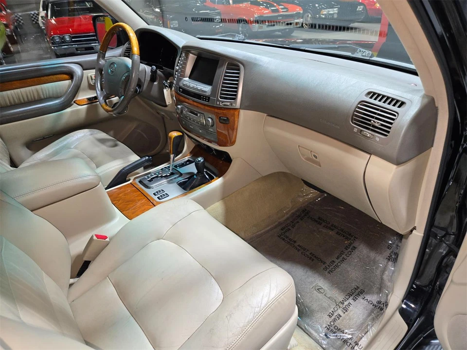 2006 Lexus LX 2nd Gen - Image 7 of 31