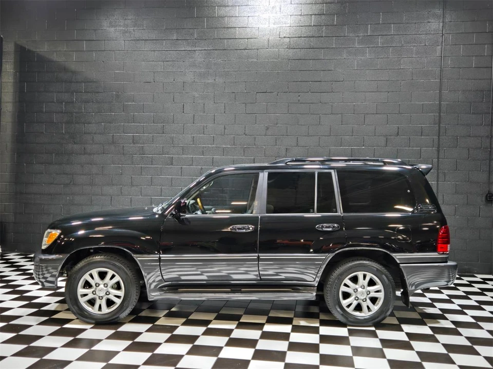 2006 Lexus LX 2nd Gen - Image 3 of 31