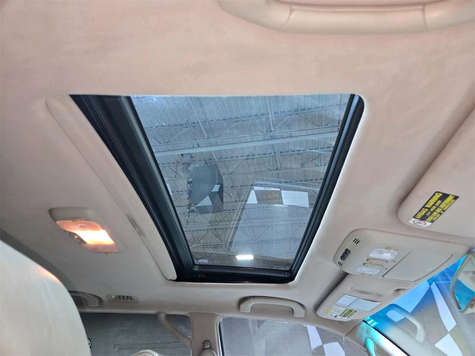 2006 Lexus LX 2nd Gen - Image 8 of 31
