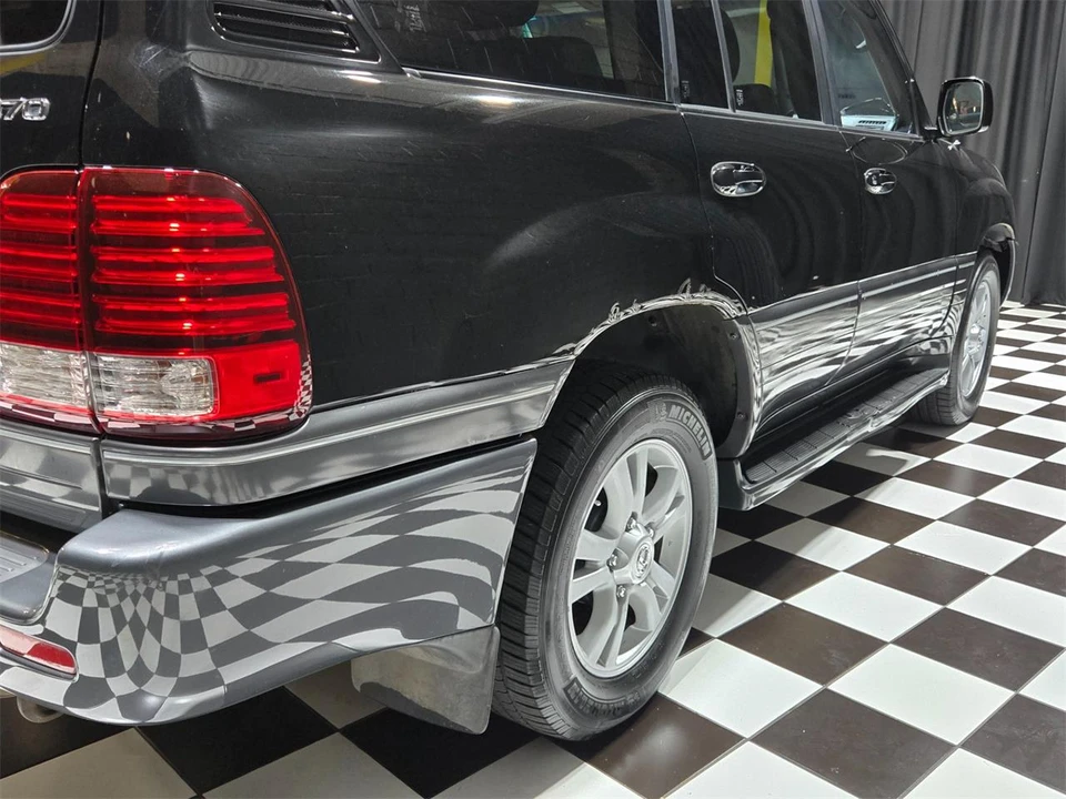 2006 Lexus LX 2nd Gen - Image 24 of 31