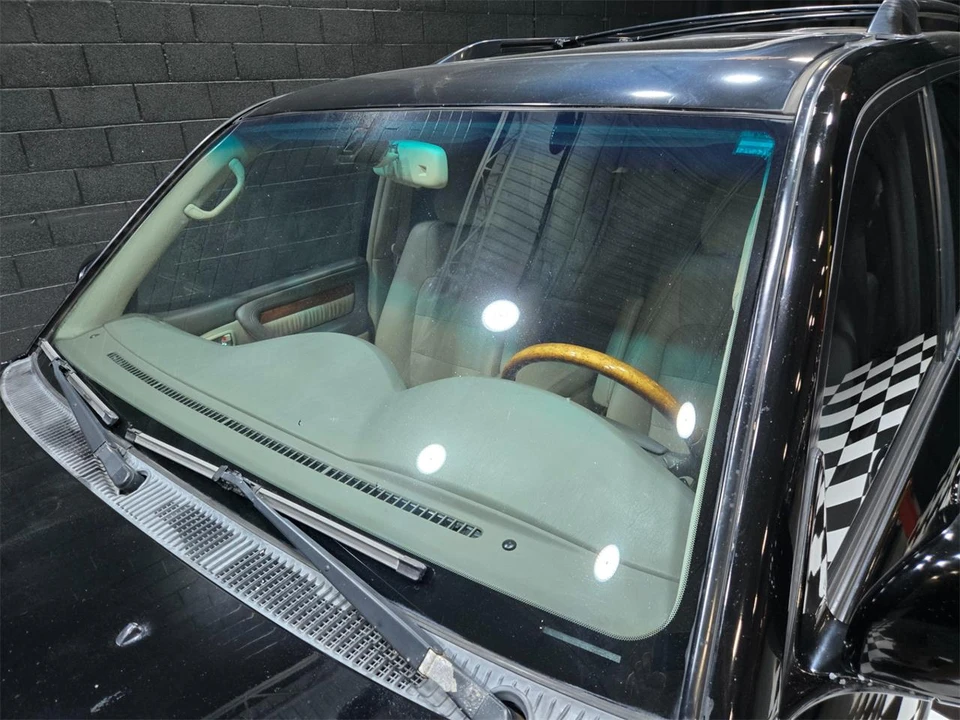 2006 Lexus LX 2nd Gen - Image 19 of 31