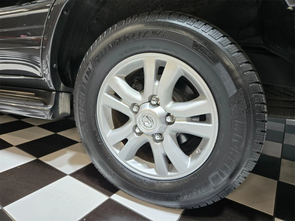 2006 Lexus LX 2nd Gen - Image 20 of 31
