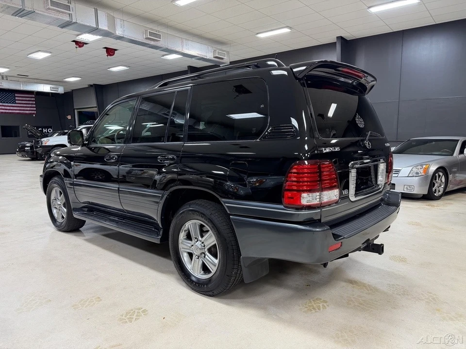 2006 Lexus LX 2nd Gen - Image 11 of 12