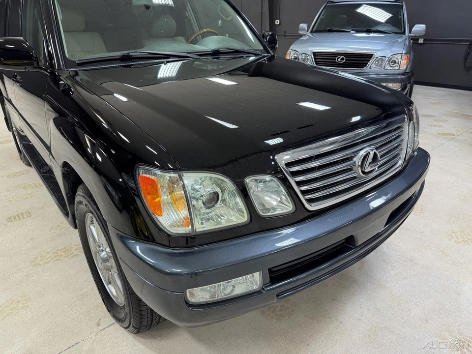2006 Lexus LX 2nd Gen - Image 5 of 12