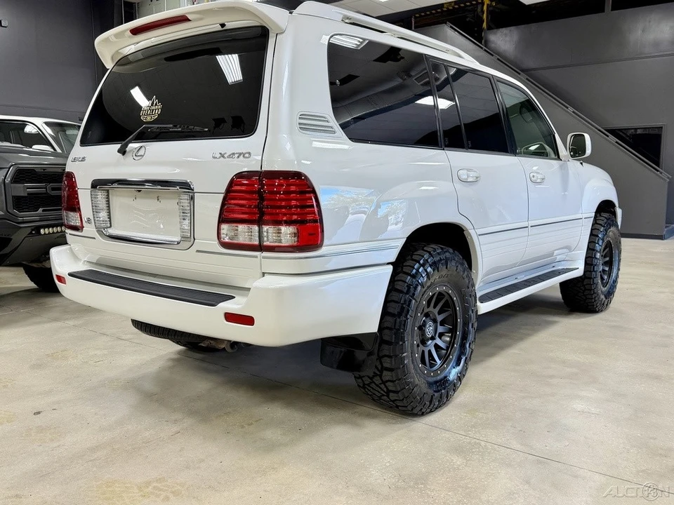 2006 Lexus LX 2nd Gen - Image 9 of 12