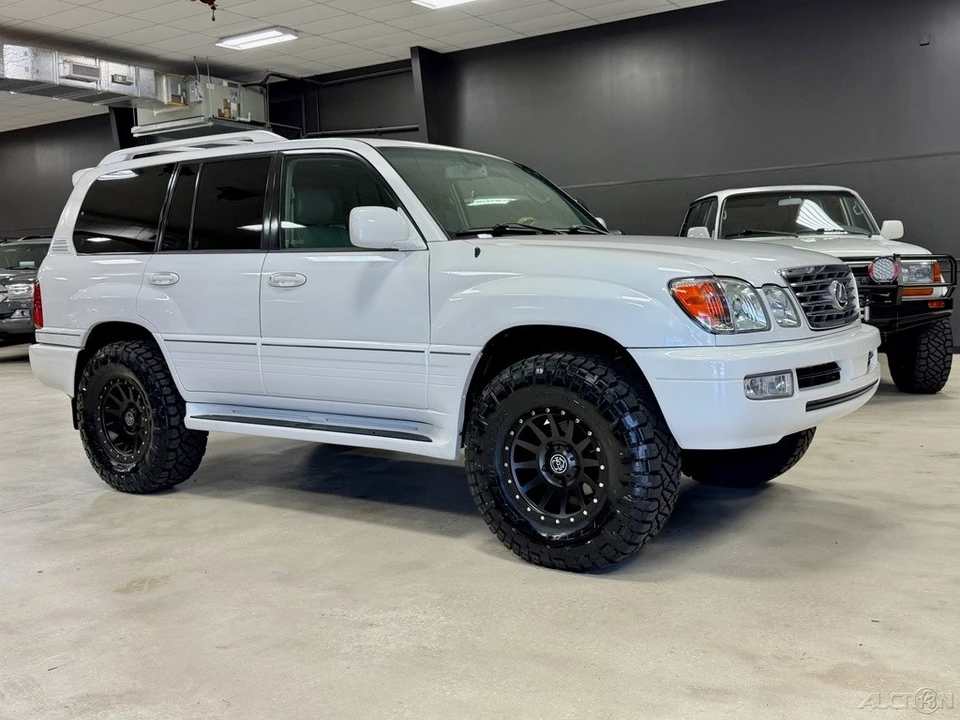 2006 Lexus LX 2nd Gen - Image 6 of 12
