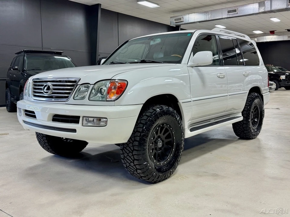 2006 Lexus LX 2nd Gen - Image 3 of 12