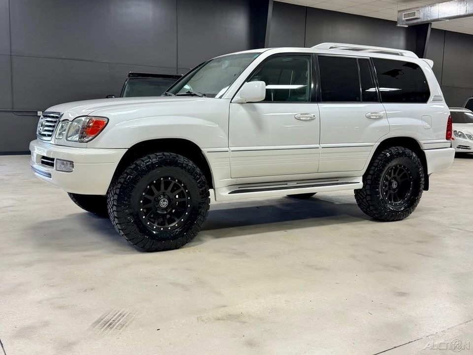 2006 Lexus LX 2nd Gen - Image 2 of 12