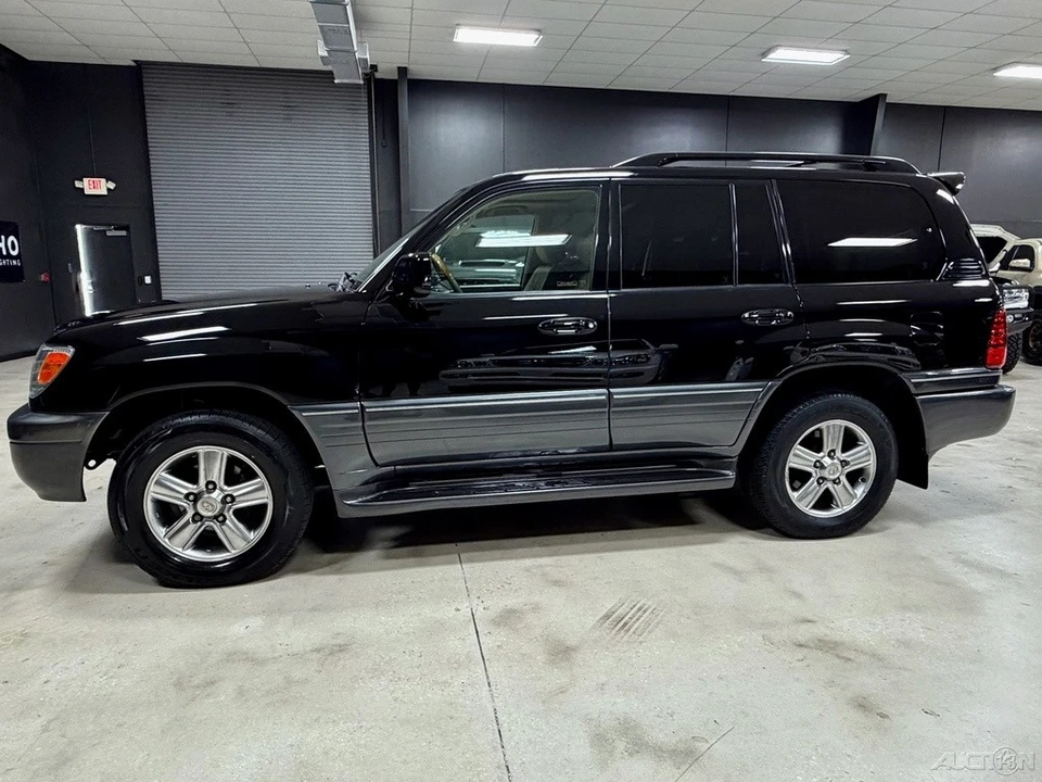 2006 Lexus LX 2nd Gen - Image 10 of 12