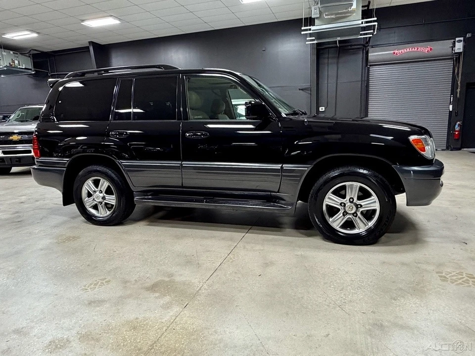 2006 Lexus LX 2nd Gen - Image 6 of 12