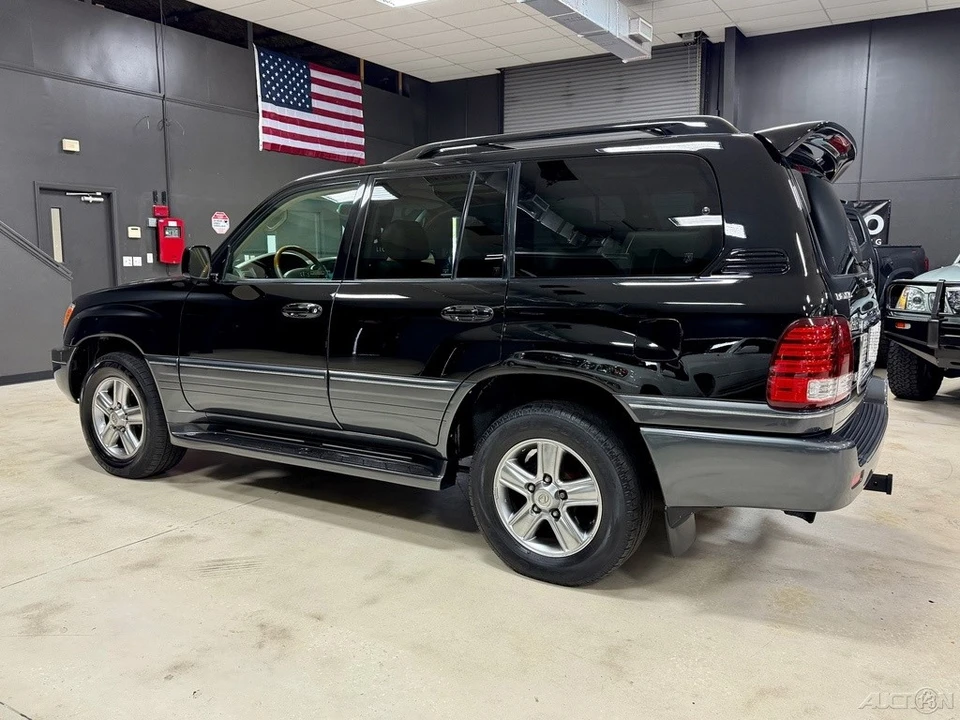2006 Lexus LX 2nd Gen - Image 9 of 12