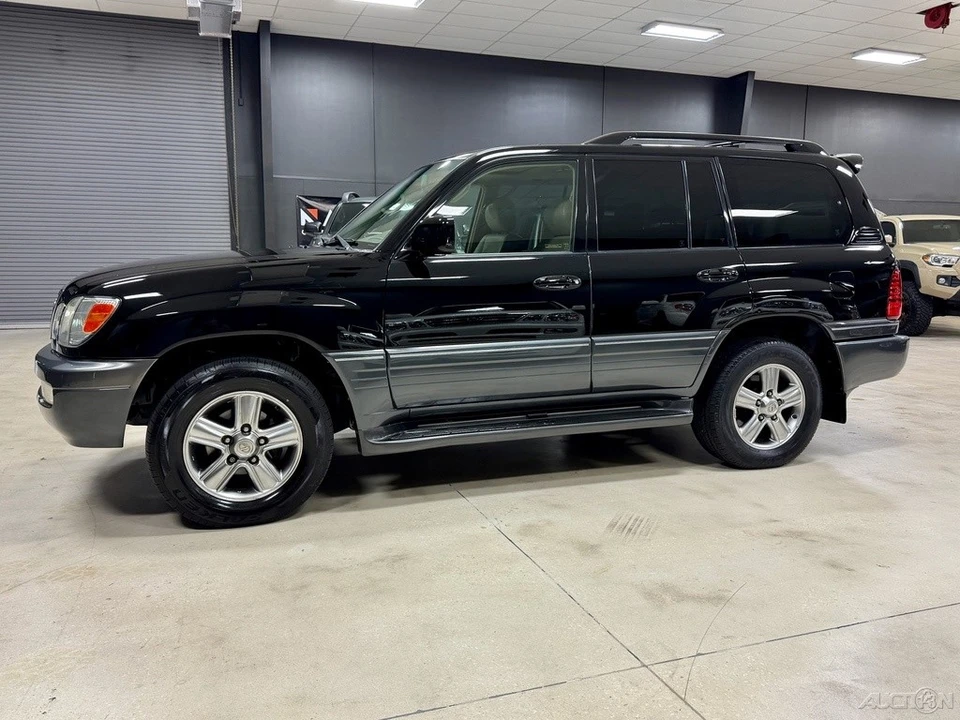 2006 Lexus LX 2nd Gen - Image 2 of 12