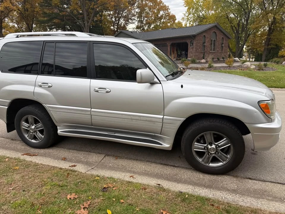 2006 Lexus LX 2nd Gen - Image 2 of 9