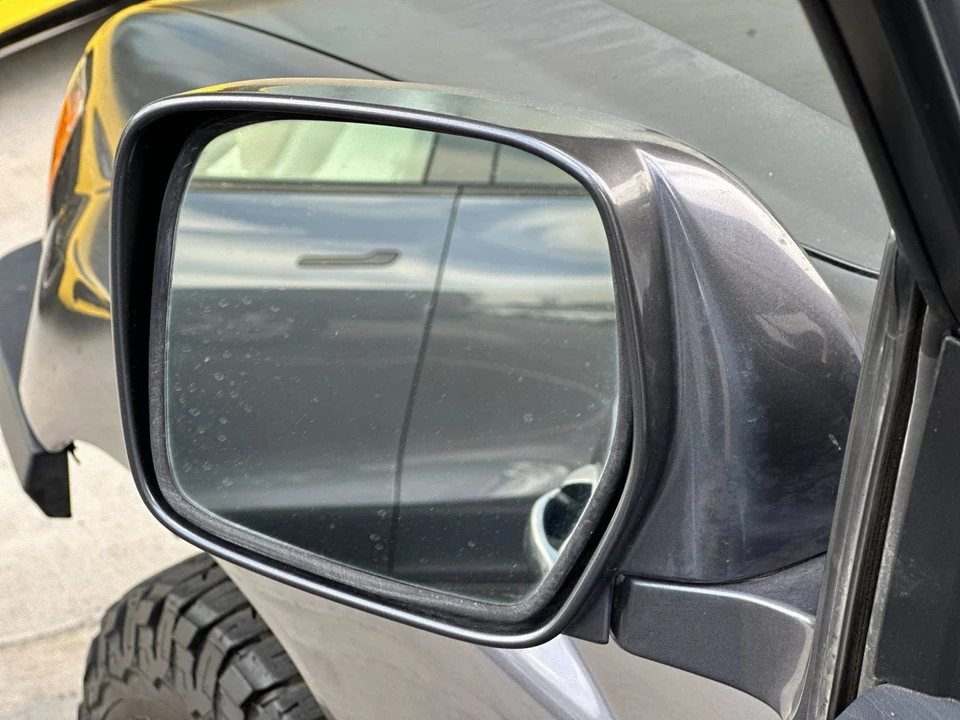 2006 Lexus LX 2nd Gen - Image 9 of 21