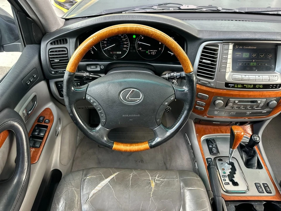 2006 Lexus LX 2nd Gen - Image 15 of 21