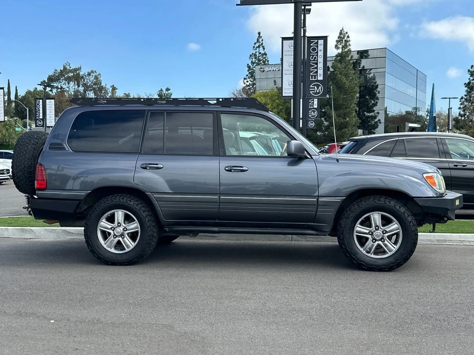 2006 Lexus LX 2nd Gen - Image 2 of 12