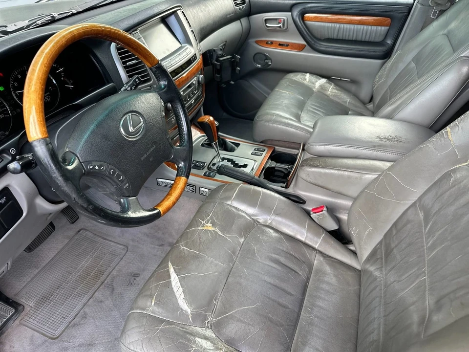 2006 Lexus LX 2nd Gen - Image 10 of 21